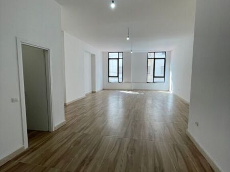 Jepen me Qira 2 Ambiente Biznesi – Donika Center, Qendër, Tiranë
