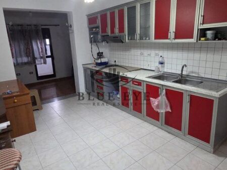 Apartament 3+1 në shitje pranë Spitalit – Durrës!