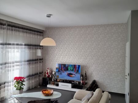  Jepet me Qira Kati i 2-të i një Vile – 3+1  Vendndodhja: 5 Maji Rruga Besa Çmimi: 700 €/Muaj