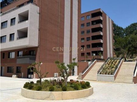 Apartament 2+1+2 me Qira me Vend Parkimi – Kompleksi Xheluks, Rruga Elbasan