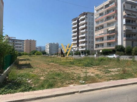 JEPET TOKE TRUALL 1.400 M2 ME % NE MEZEZ