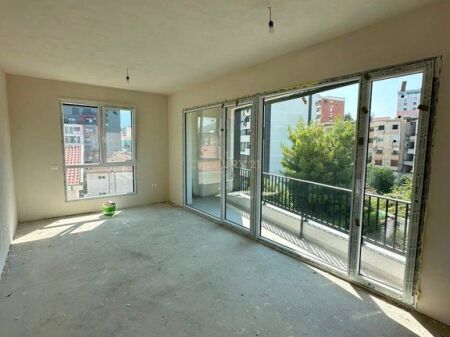 Apartament 2+1+2 per shitje ne Ali Dem 256,000 €