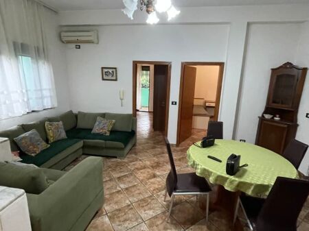 Jepet apartament 2+1 me qira tek Rruga e Durresit , prane Hotel Colosseo , Zogu i Zi , Rruga e Kavajes , 21 Dhjetori .