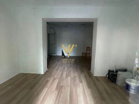 AFFITTASI NEGOZIO 30 M2 A BLLOK 180.000 LEKE