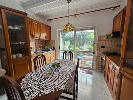 AFFITTASI APPARTAMENTO 2+1 IN VIA HOXHA TAHSIM