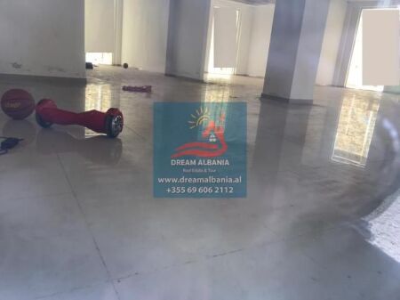 Dyqan per shitje ne zonen e 21 Dhjetorit tek Kompleksi Magnet, Tirane (ID 4171092 )