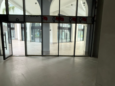 LOCALE COMMERCIALE IN AFFITTO – RIVER RESIDENCE
