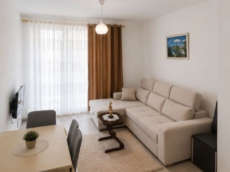 Ish Fusha e Aviacionit, jepet me qera apartament 1+1.