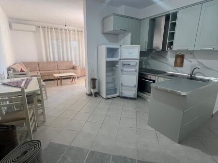 Qera | Apartament 2 + 1 | Kombinat | 400 €/muaj