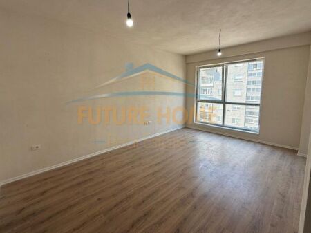 Tirane, shes apartament 3+1 Kati 4, 124.8 m² 400.000 € (Komuna e Parisit)