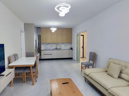 Apartament 2+1 me qera 700 € /Muaj astir