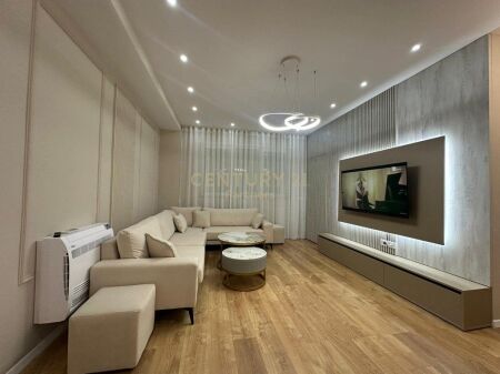 Apartament luksoz 2+1 me qira te Shkolla e Kuqe