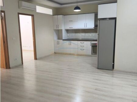 Shitet Apartament 2+1, 5 Maji