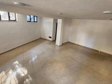 Locale commerciale in affitto – vicino alla scuola "1 Maji" !