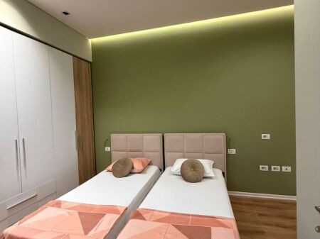 Affitto Appartamento 2+1 +2 Di fronte American 3, Golden Park. Arredato. 60.000 leke