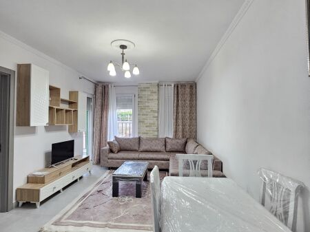 Jepet me Qira Apartament 2+1+2 wc  Fundi i 5 Majit ( tek shkolla)
