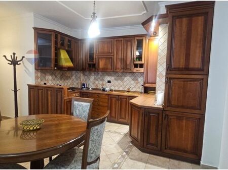 Appartamento 2+1+2 nel Complesso Panorama, Tirana"
