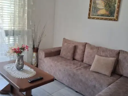 Affitto | Vilë 2 + 1 | Allias | 480 €/mese