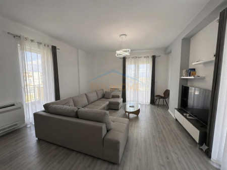 Affitto, Appartamento 2+1 Univers City, Tirana.