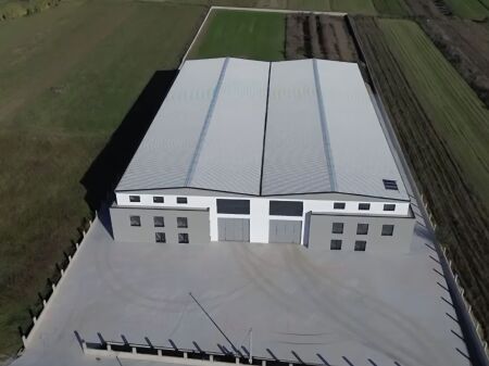  Magazzino di 3700 m² in vendita o in affitto – Strada principale per  Manza, Durazzo
