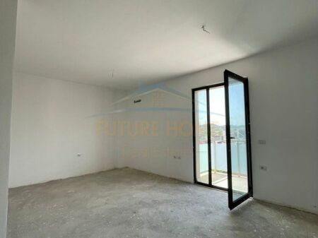 Shitet Apartament 3+1+2+Post Parkimi, Tirana Entry I