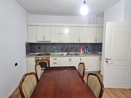🏡 **AFFITTASI APPARTAMENTO 2+1 – DI FRONTE AI 2 GALLO, DURRËS**