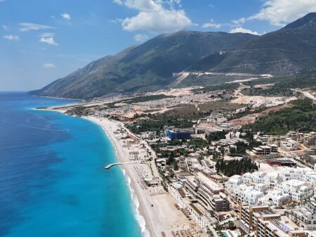  Vendesi appartamento 2+1 con veranda a Morina City Residence
