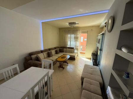  Jepet me qera apartament 2+1+2  Astir, Vila L    Sipërfaqja: 118m²  E mobiluar   E kompletuar   Kati 4 (me ashensor)   Apartamenti organizohet në:  2 dhoma gjumi  1 sallon  2 tualete  2 koridore  1 kuzhinë   Çmimi: 55.000 Lekë/Muaj i diskutueshëm  (Nëse mbahet për më shumë 2+ vite, çmimi: 50.000 Lekë/Muaj)