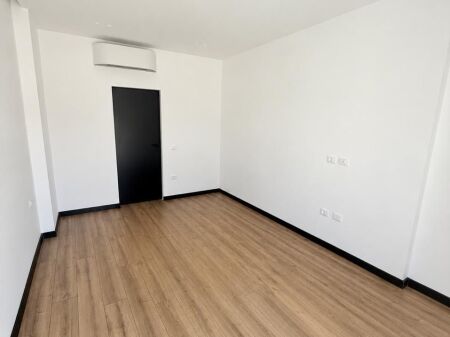 Appartamento in vendita 1+1 a Komuna Parisit