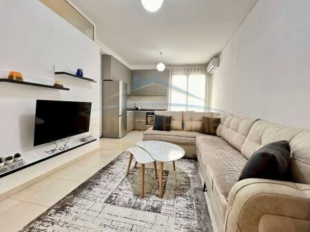Appartamento 2+1 in affitto | Vicino al Palazzo con frecce, Via Kavajës, Tirana