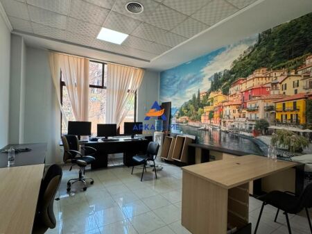 UFFICIO IN AFFITTO 214M2 "BLLOK" 4700 EURO