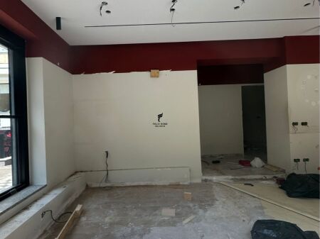 SHOP FOR RENT 80 M2 MUHAMET GJOLLESHA STREET 300,000 LEKE FH-82120