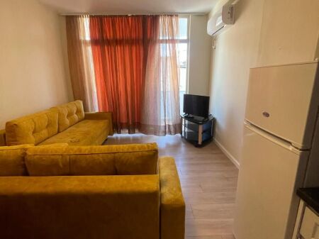 Jepet apartament 1+1 me qira tek Pazari i Ri , prane Optika Roma .