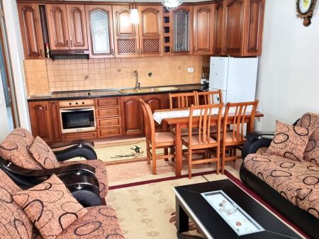  Affittasi appartamento 2+1 a Yzberisht,, 45.000 lekë / mese
