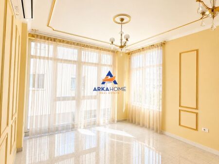 UFFICIO/AMBIENTE COMMERCIALE IN AFFITTO 55M2 "COMPLESSO KIKA, COMUNE DI PARIGI" 550 EURO