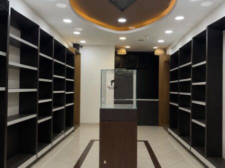 NEGOZIO IN AFFITTO 40 M2 MYSLYM SHYR 170.000 LEKE FH-82085