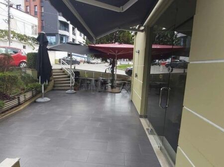 LOCALE COMMERCIALE IN VENDITA – ZONA DELLE AMBASCIATE