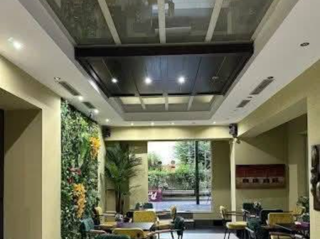SHITET AMBIENT BIZNESI – BAR/KAFE NË NJË NGA ZONAT MË TË FREKUENTUARA TË TIRANËS