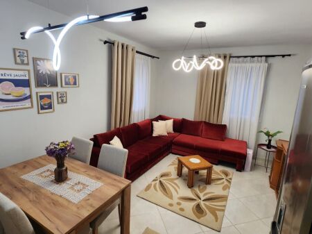 Apartament me qira – Rruga e Elbasanit, pranë Shkollës Osman Myderizi !