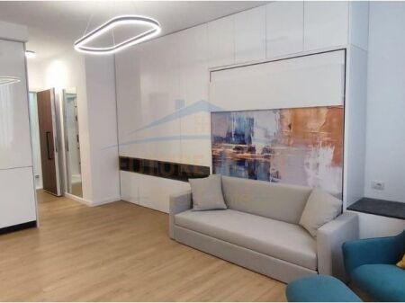 Rent, Studio apartment, Kristal Center, Komuna e Parisit, Tirana.