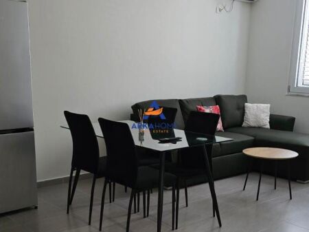 JEPET APARTAMENT ME QERA 1+1 "RRUGA PETRO KORCARI, KIKA 3" 55.000 LEKE