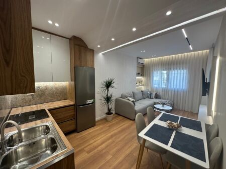 Near the New Bazaar, near Optika Roma, 1+1 apartment for sale, 163,000 Euro