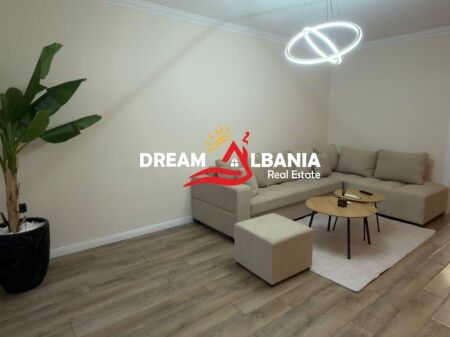 AAppartamento 2+1 con posto auto in affitto vicino al Tribunale di Tirana (ID 5229001)