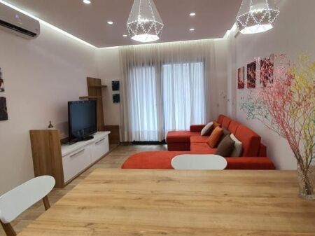 Jepet apartament 1+1 me qira prane 21 Dhjetorit!