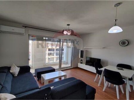 Apartament 1+1, Siri Kodra (Pallati i Kontaktit), Tiranë.