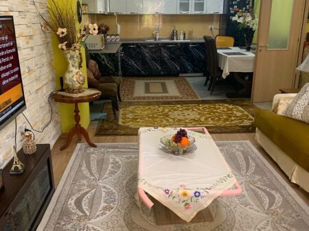 Shitet Apartament 2+1+2+ballkon tek Fresku