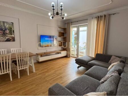 Vendiamo Appartamento 3+1 con Posto Auto – Giardino Zoologico, Via Eduart Mano 340.000 €
