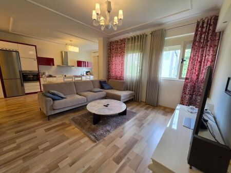 SHITET: Apartament 2+1+2 & 1 BallkonLiqeni Thatë - (Kompleksi FZ) 105m²  Kati 5 Me Hipotekë, I Mobiluar (230.000€ ) 