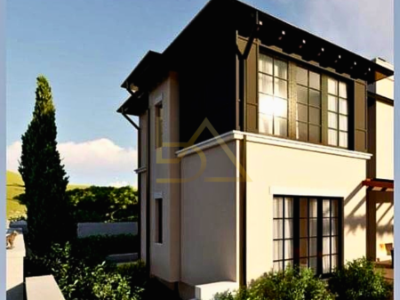 Villa su 3 Piani in Vendita o Scambio – Vicino a TEG, Equos Resort, Tirana