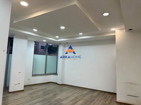AFFITTASI NEGOZIO DI 70M2 "VICINO ALLA PROCURA, POSIZIONE: VIA HAXHI HYSEN DALLIU" 120.000 LEKE